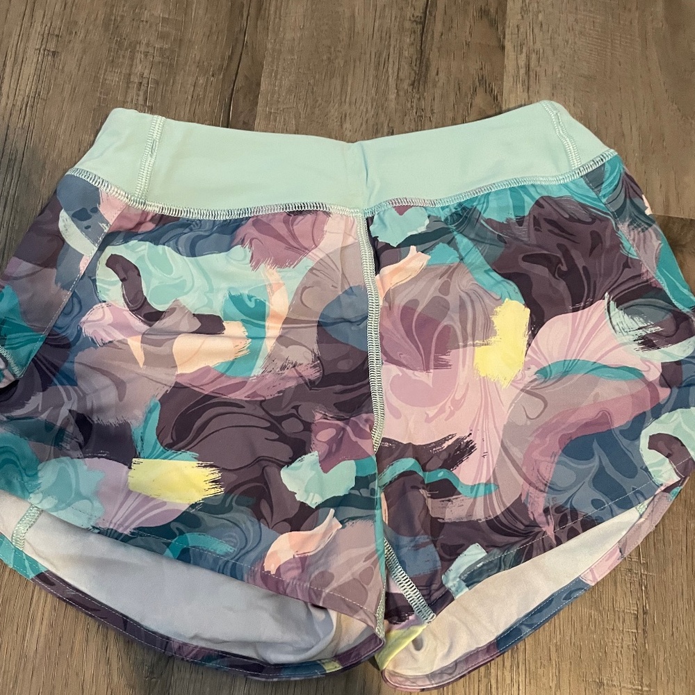 athleta swirl shorts